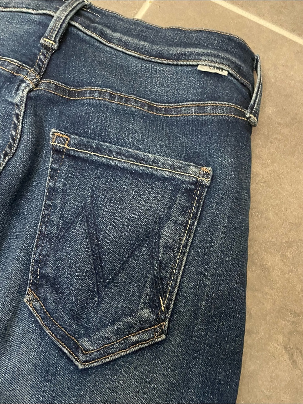 Mother The Tripper Ankle Fray Jean size 26 - Picture 9 of 12